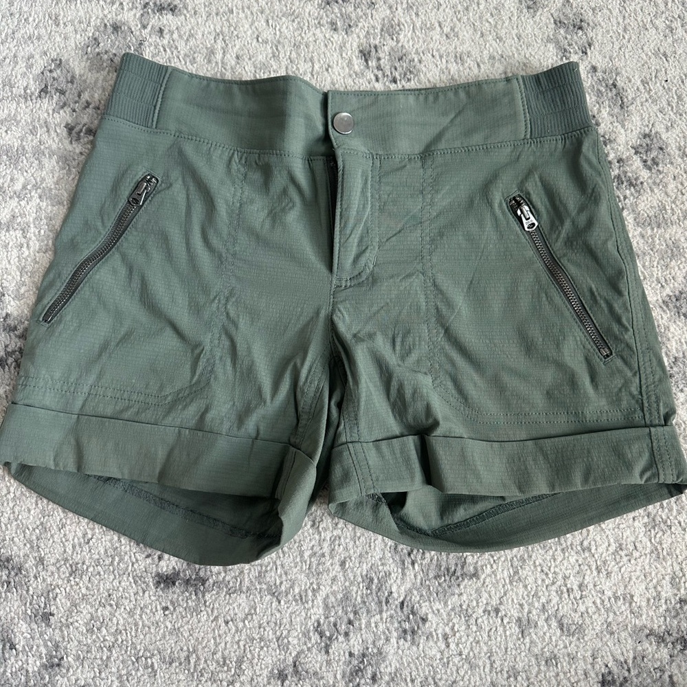Athleta Green Cargo Shorts with Sturdy Cotton Blend